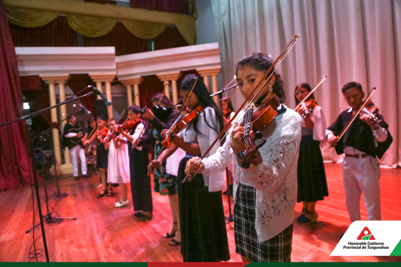 GALA ANUAL DE MÚSICA Y DANZA DE LOS TALLERES PERMANENTES DE TUNGURAHUA