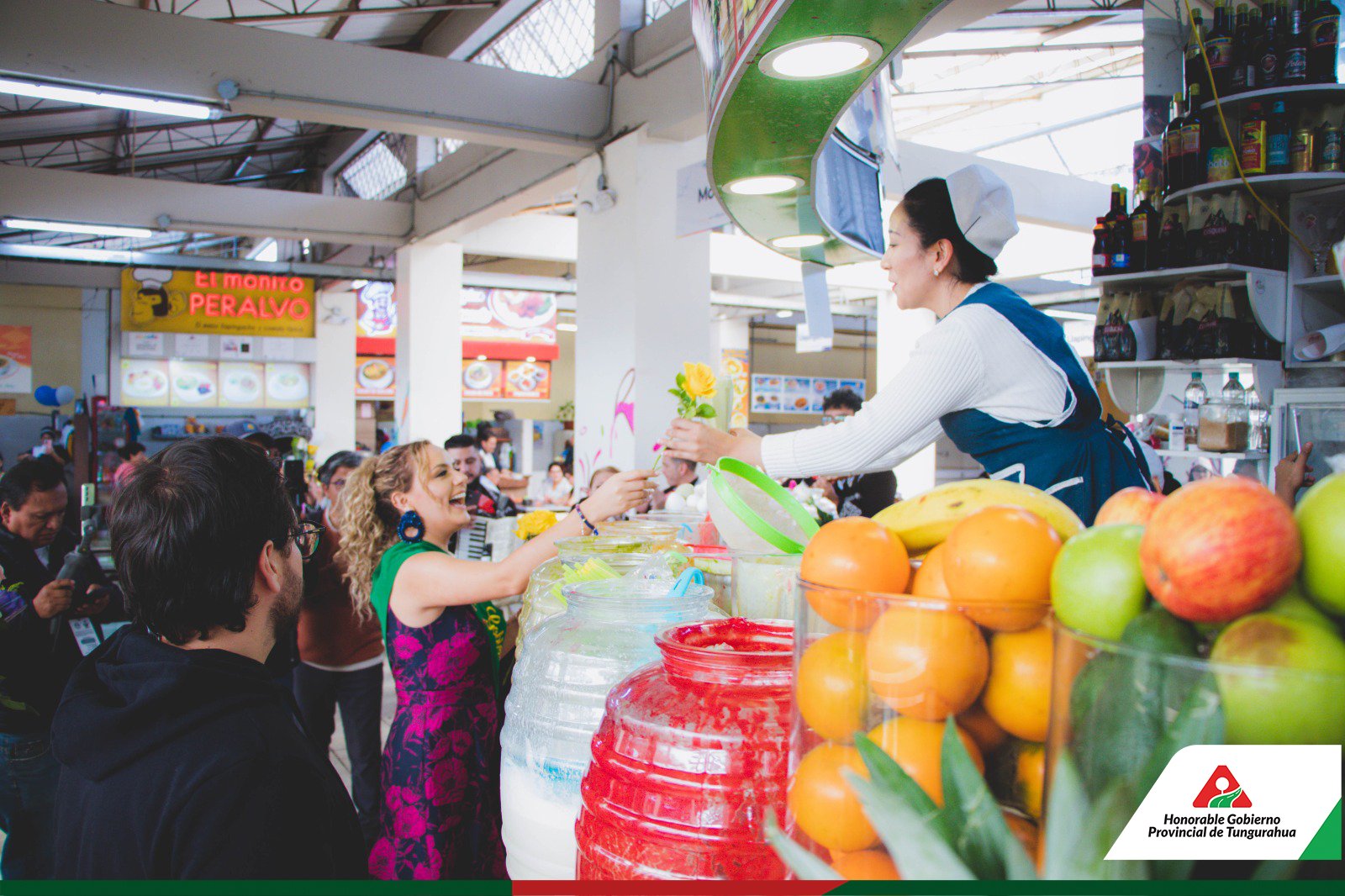 HOMENAJE A LAS MUJERES TRABAJADORAS DEL MERCADO CENTRAL Y DEL MERCADO DE LAS FLORES