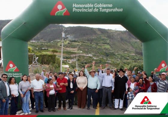 Vialidad que genera progreso: Gobierno Provincial entrega vía asfaltada en sector productivo de Pelileo