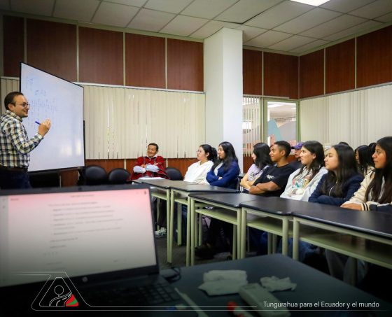 Jóvenes de Tungurahua retoman su camino hacia la universidad