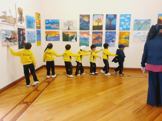 El arte cobra vida y une a la comunidad en la casa del portal.