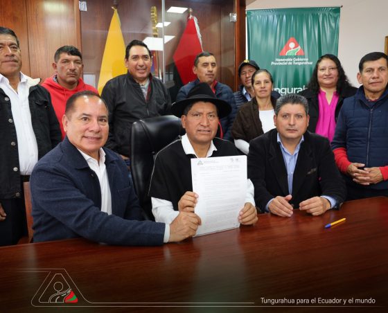 Gobierno Provincial de Tungurahua fortalece el desarrollo vial e hídrico de Huambaló mediante la firma de convenios interinstitucionales